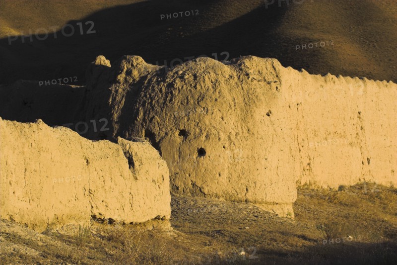AFGHANISTAN, between Yakawlang and Chakhcharan, Daulitiar, Caravanserai
