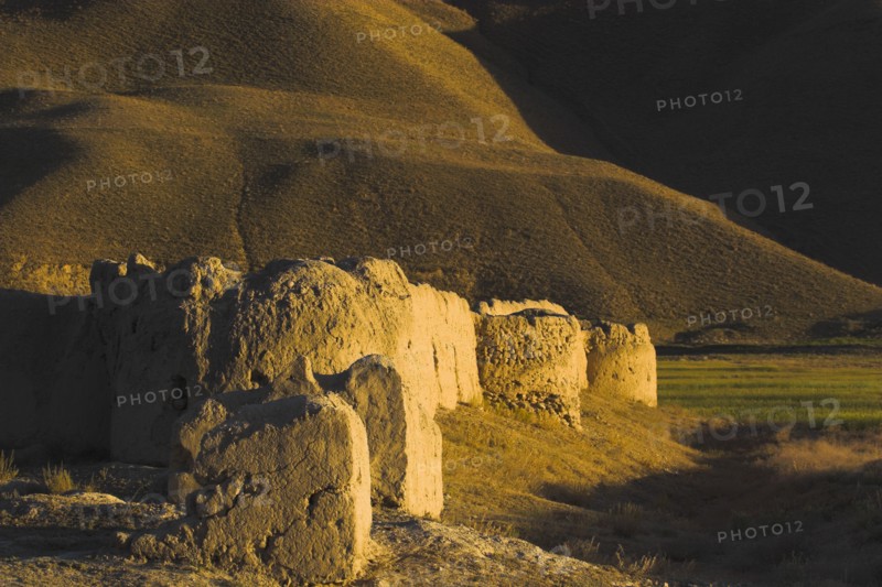 AFGHANISTAN, between Yakawlang and Chakhcharan, Daulitiar, Caravanserai