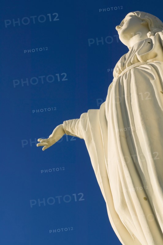 CHILE, Santiago, Virgen del San Cristobal.