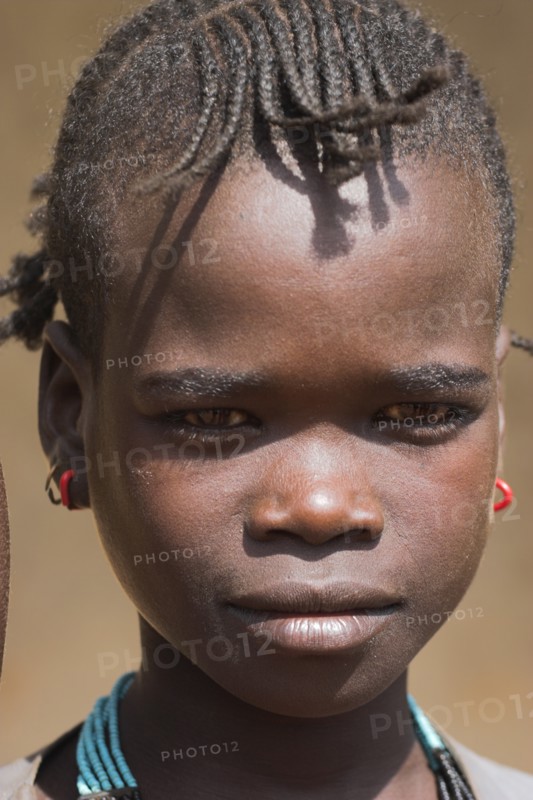 ETHIOPIA, Lower Omo Valley, Key Afir, Tsemay girl at weekly market