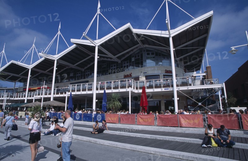 ENGLAND, Hampshire, Portsmouth, Gunwharf Keys. Waterfront restaurants and bars overlooking the marina