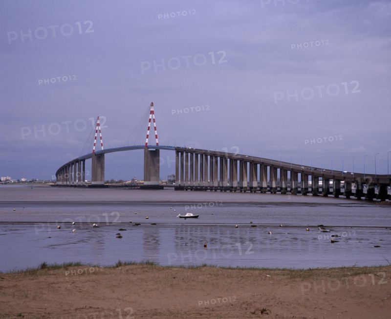 FRANCE, Pays de la Loire, Loire-Atlantique, St Nazaire.  Road bridge over the mouth of the River Loire from south of the village of Mindin.