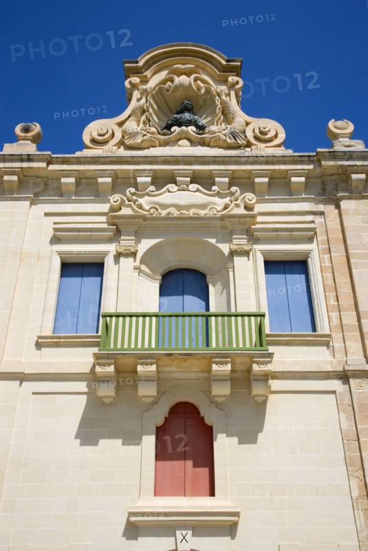 MALTA, Valletta, The waterfront redevelopment of old Baroque Pinto wharehouses below the bastion walls of Floriana beside the cruise ship terminal
