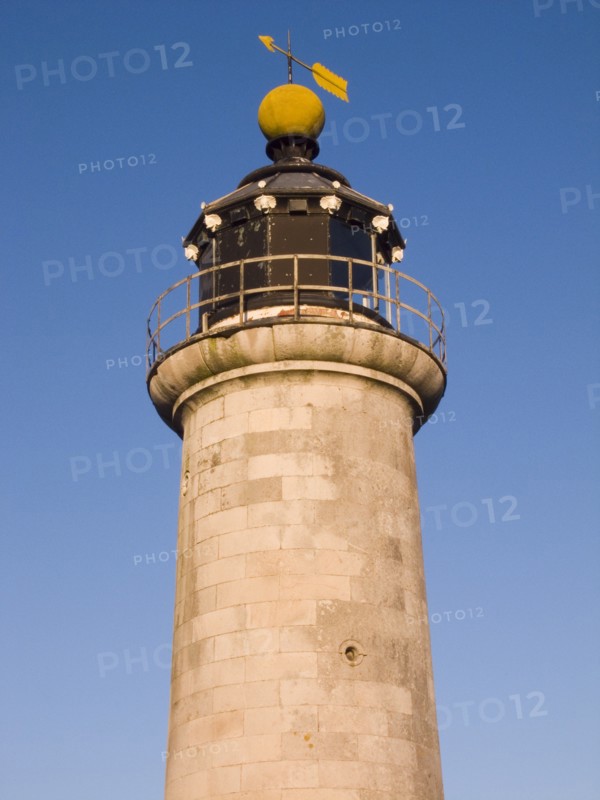 ENGLAND, West Sussex, Shoreham-by-Sea, Lighthouse on Kingston Beach next to Shoreham Harbour