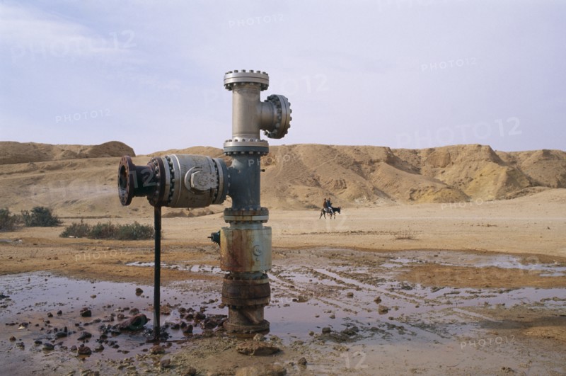 TUNISIA, Sidi Bouhlel, Hot water artesian well.