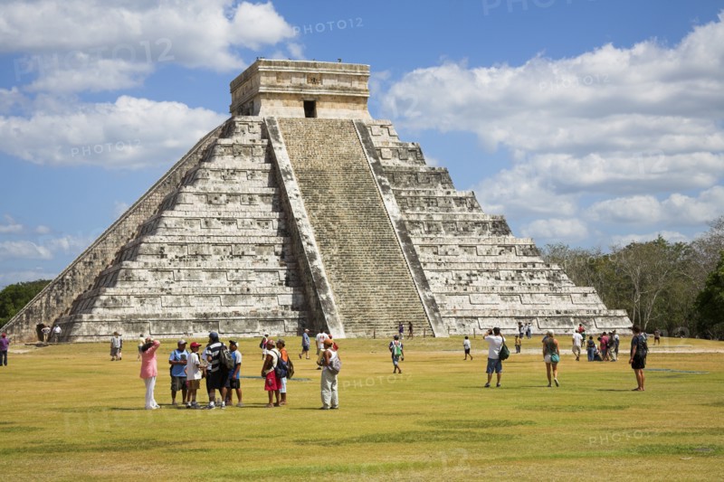 MEXICO, Yucatan, Chichen Itza, "El Castillo, Pyramid of Kukulkan"