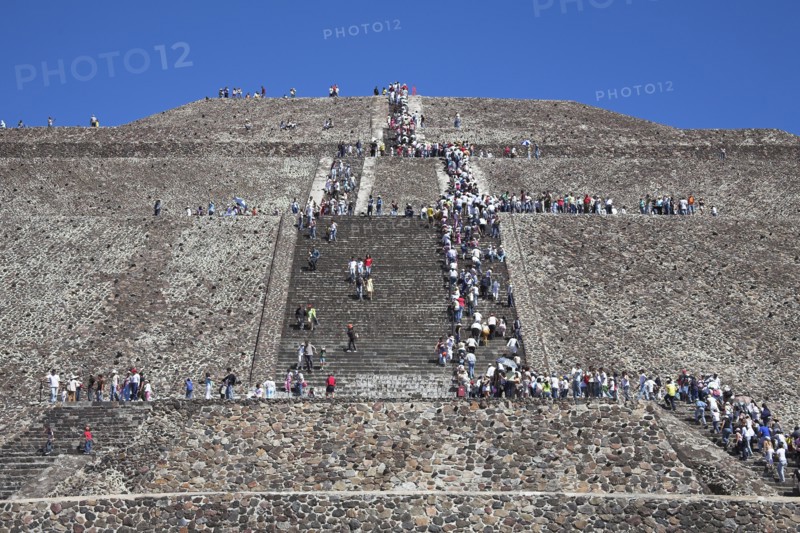 MEXICO, Mexico State, Teotithuacan, "Tourists, Pyramid of the Sun, Piramide del Sol, Teotihuacan Archaeological Site"