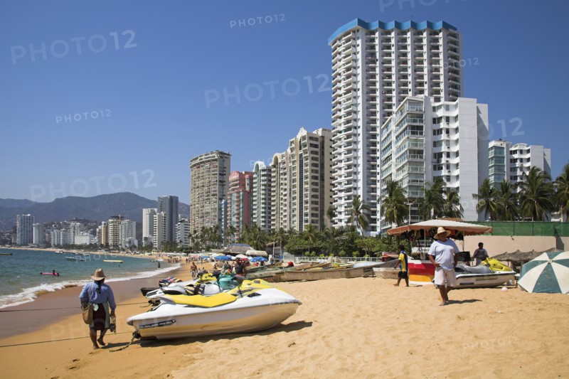 MEXICO, Guerrero State, Acapulco, Condominiums and hotels beside beach