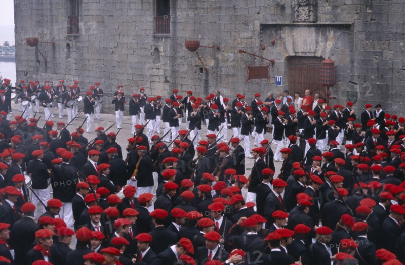 SPAIN, Pais Vasco, Hondarribia, Annual festival celebrating the defeat of the French during a siege in 1600ad.
