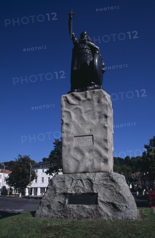ENGLAND, Hampshire, Winchester, Statue of King Alfred The Great.