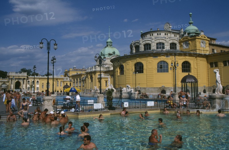 HUNGARY, Budapest, Szecheny Baths. People enjoying thermal water baths
