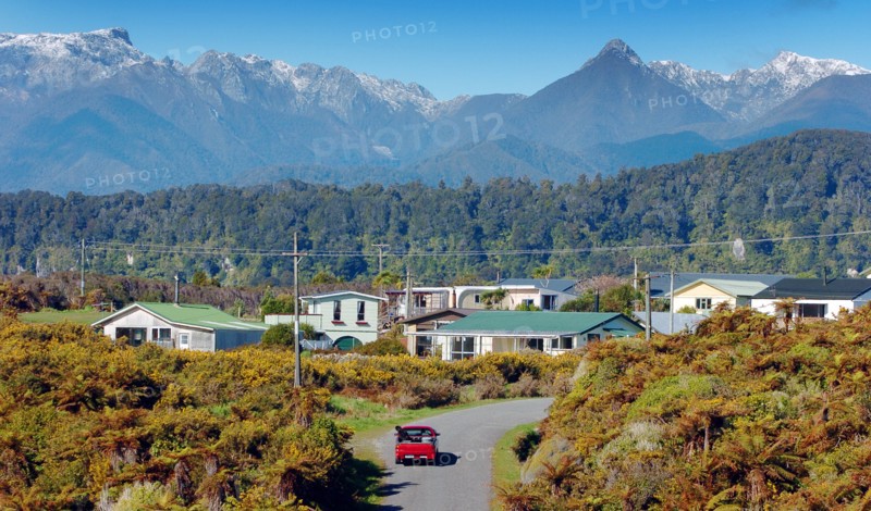 NEW ZEALAND, SOUTH ISLAND, CHARLESTON, THE TOWN OF CHARLESTON ON THE WEST COAST OF NEW ZEALANDS SOUTH ISLAND LOOKING EAST TOWARDS THE PAPAROA NATIONAL PARK AND ST ARNAUD MOUNTAIN RANGE.