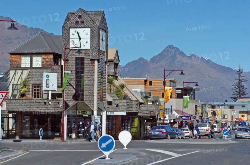 NEW ZEALAND, SOUTH ISLAND, OTAGO, "QUEENSTOWN, VIEW OF TOURIST INFORMATION CENTRE LEFT LOOKING DOWN ALONG SHOTOVER STREET AT THE JUNCTION WITH CAMP STREET WITH WALTER PEAK IN THE BACKGROUND."