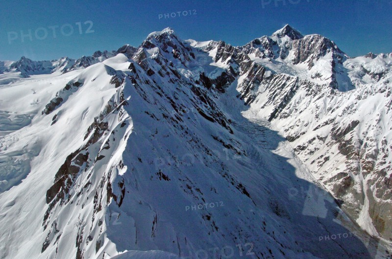 NEW ZEALAND, SOUTH ISLAND, WEST COAST, "MOUNT COOK NATIONAL PARK, AERIAL VIEW OF MOUNTAIN RIDGE LEADING TO THE WEST FACE OF MOUNT TASMAN AND MOUNT COOK (TOP RIGHT)."