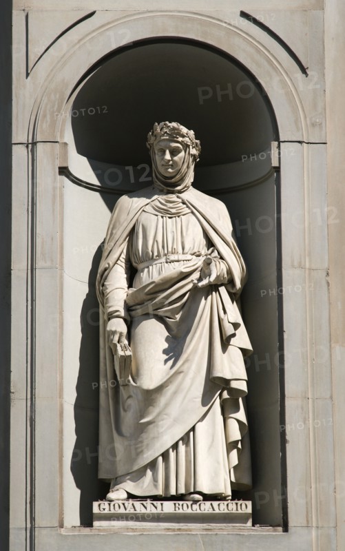 ITALY, Tuscany, Florence, Statue of the poet and writer Giovanni Boccaccio in the Vasari Corridor outside the Uffizi