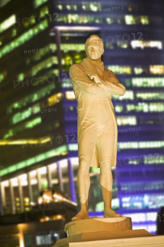 SINGAPORE, Raffles, Statue of Sir Stamford Raffles illuminated at night.