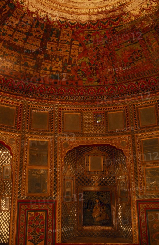INDIA, Rajasthan, Nawalgarh, Detail of The painted room in the Bala Qila ( fort )
