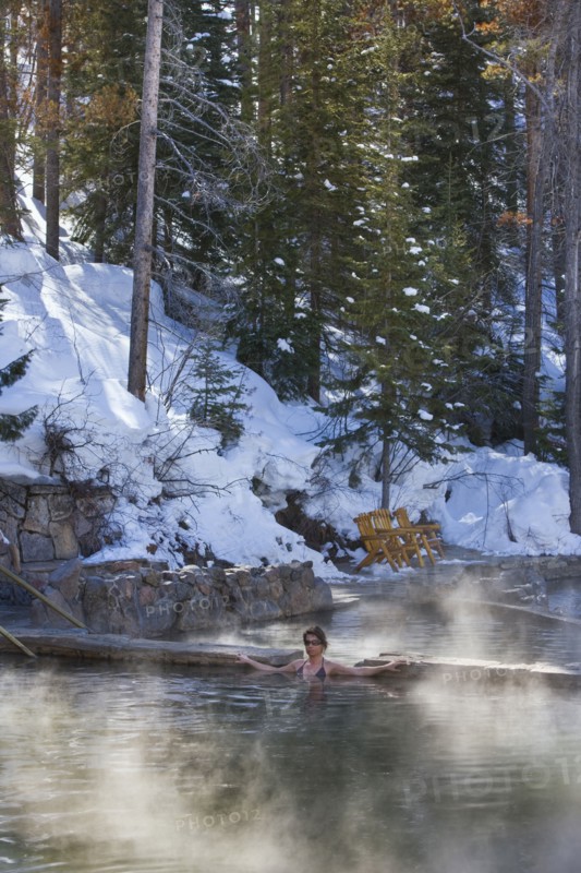 20091047 Woman outdoor hot pool spa resort. Model & Property Released American Female Women Girl Lady Holidaymakers North America One individual Solo Lone Solitary Tourism Tourist United States America  WeatherWaterDominant BrownPeople - Single Person