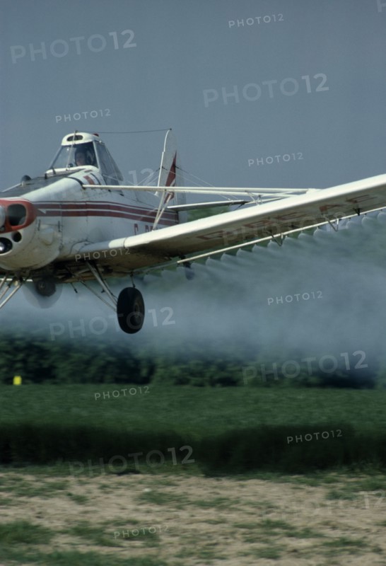 AGRICULTURE, Arable, Crop Spraying, Plane crop spraying