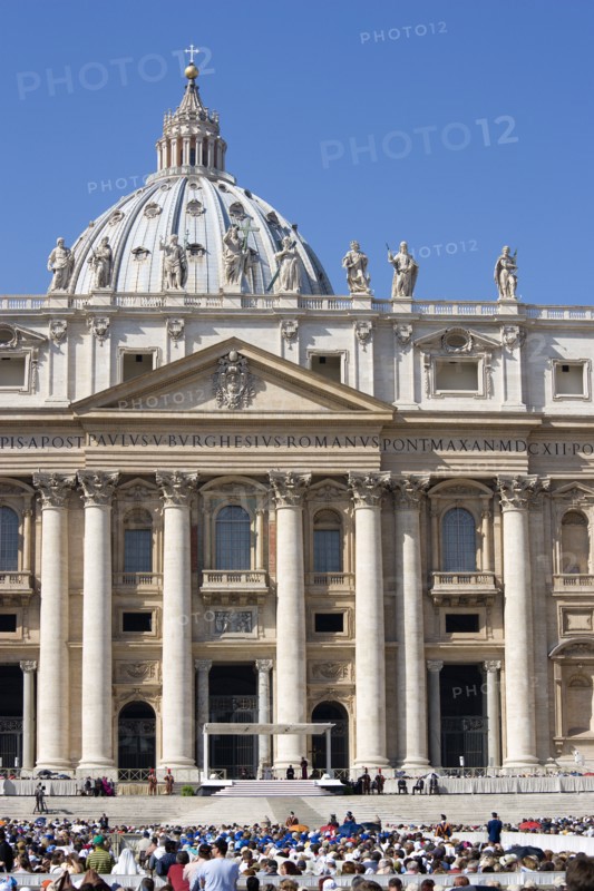 ITALY, Lazio, Rome, Vatican City The central facade of the Basilica of Saint Peter with crowds gathered in the Piazza San Pietro during an audinece before Pope Benedict XVI