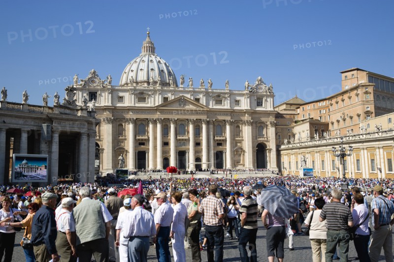 ITALY, Lazio, Rome, Vatican City Pilgrims in St Peter's Square for the wednesday Papal Audience in front of the Basilica