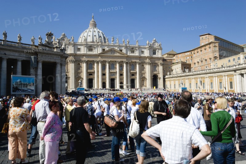 ITALY, Lazio, Rome, Vatican City Pilgrims in St Peter's Square for the wednesday Papal Audience in front of the Basilica