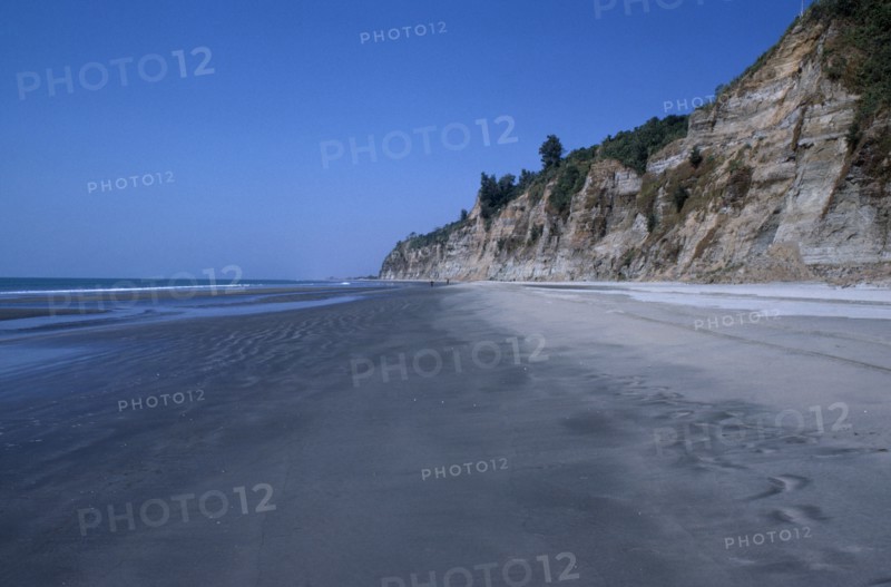 BANGLADESH, Chittagong, Cox’s Bazar, Empty beach and eroded cliff.