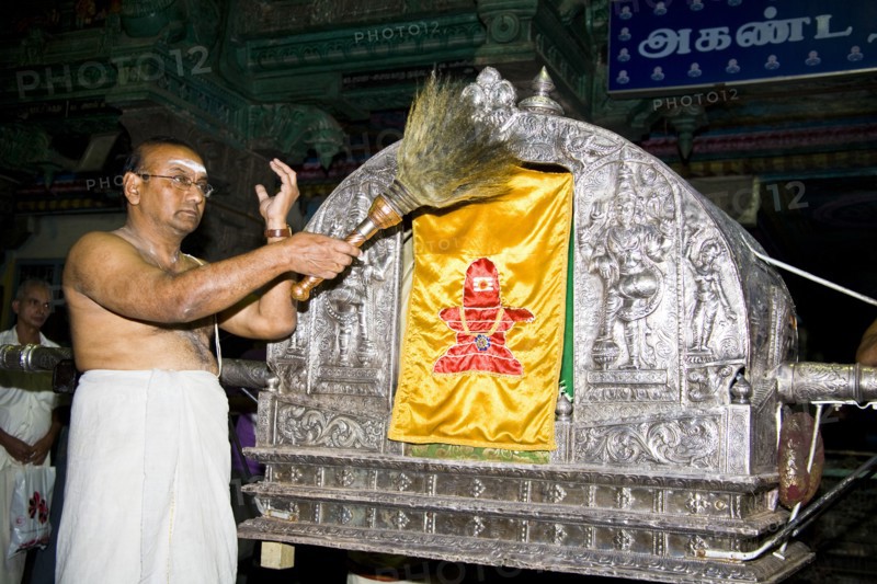 INDIA, Tamil Nadu, Madurai, "Evening procession carrying Shiva to bedroom of Meenakshi, Meenakshi Temple"