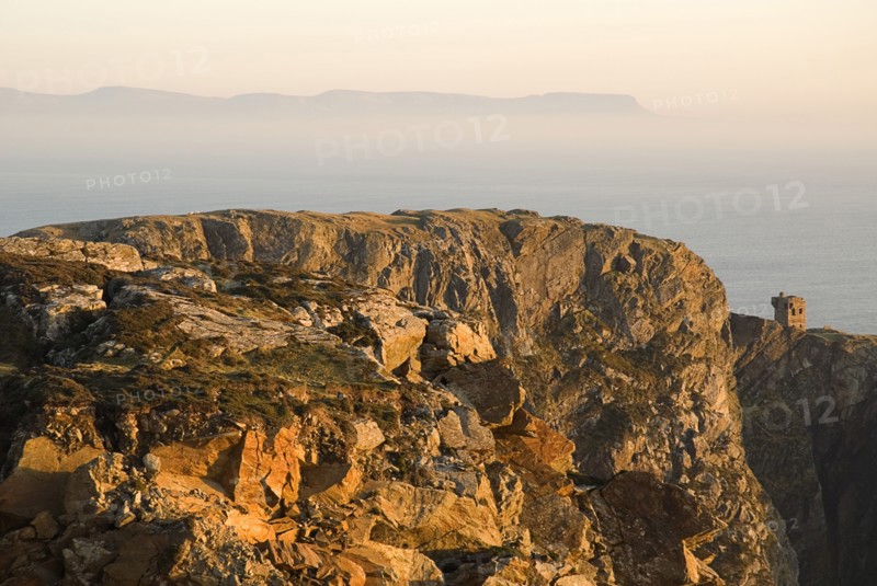 20093549 IRELAND Donegal Slieve League View south from Slieve League over Donegal Bay towards Ben Bulben mountain