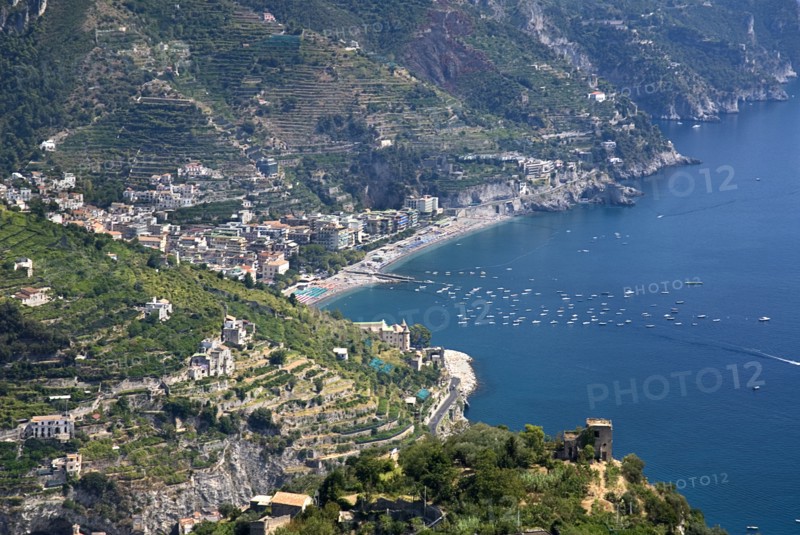 20093641 ITALY Campania Ravello View of the Amalfi coastline from the hillside town of Ravello