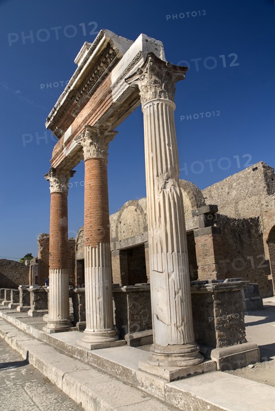20093683 ITALY Campania Pompeii The Forum. Portico in front of the Macellum- Foodmarket