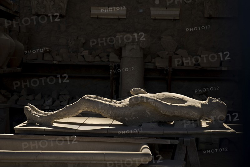 20093689 ITALY Campania Pompeii Plaster cast of one of the victims