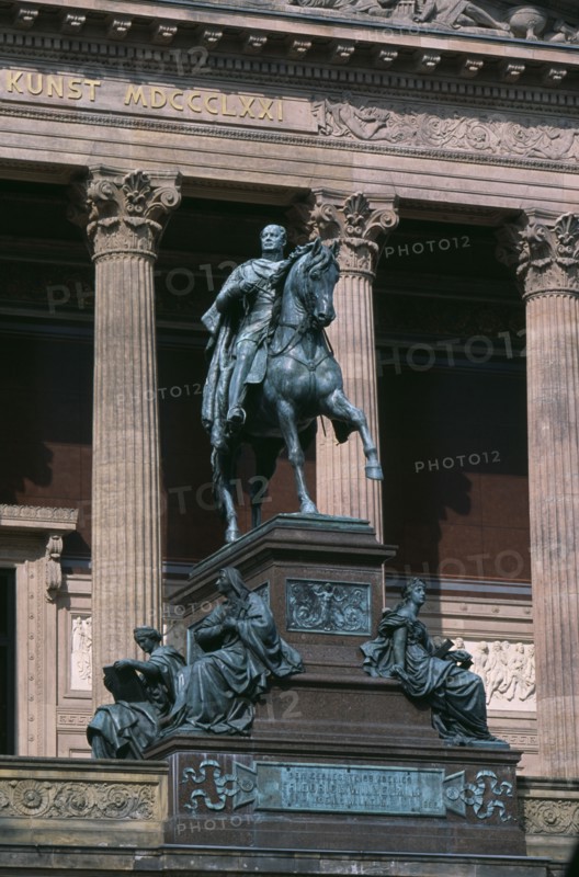 GERMANY, Berlin, Bronze equestrian statue of Friedrich Wilhelm IV by Alexander Calandrelli 1886 outside the Altes Museum.