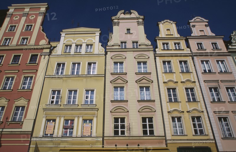 POLAND, Wroclaw, Stare Miasto.  Pastel coloured building facades in the Old Town Square.