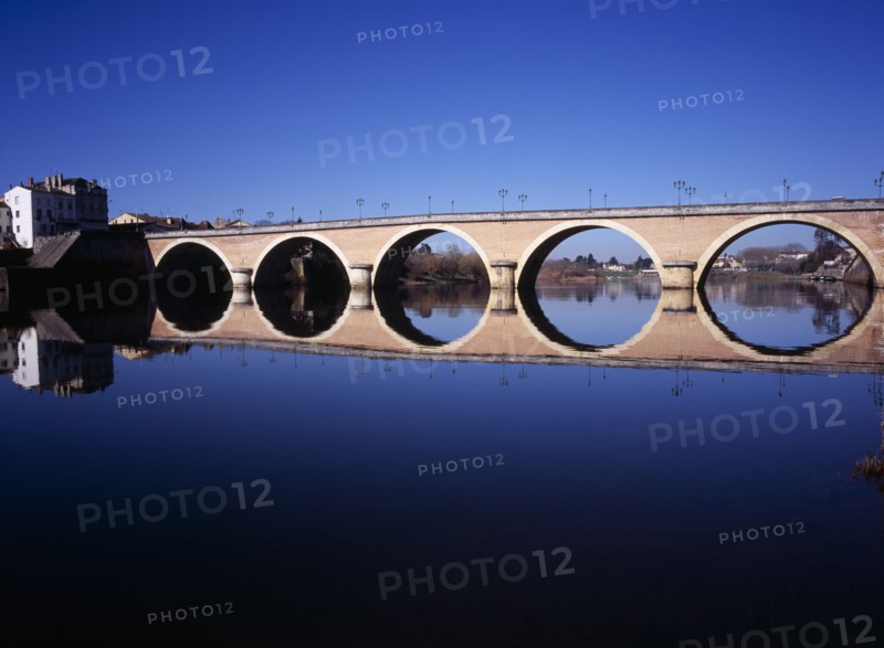FRANCE, Dordogne, Perigeux, Bergerac. Old bridge over River Dordogne with its reflection on the water.