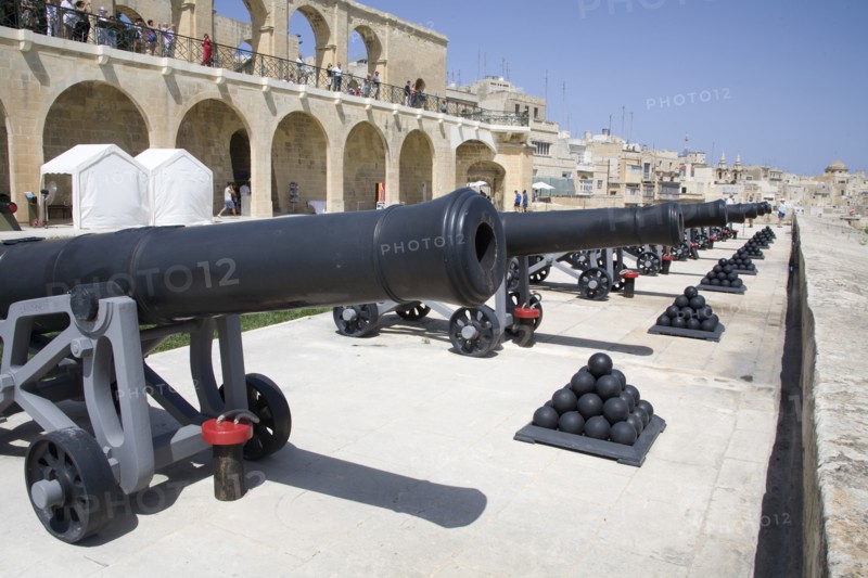 MALTA, Valletta, "Cannons, the noon day gun, Saluting Battery, Upper Barracca Gardens"