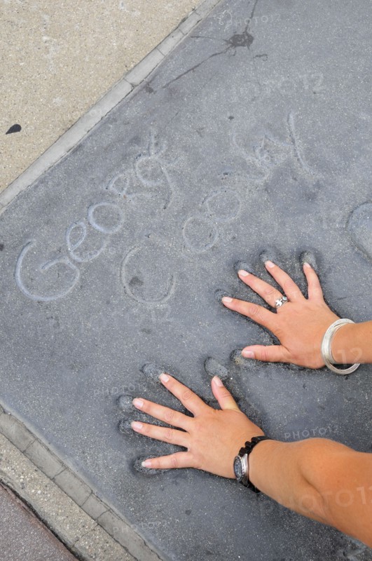 USA, California, Los Angeles, "Fitting into George Clooney's hands, Mann's Chinese Theatre, Hollywood. Graumans"