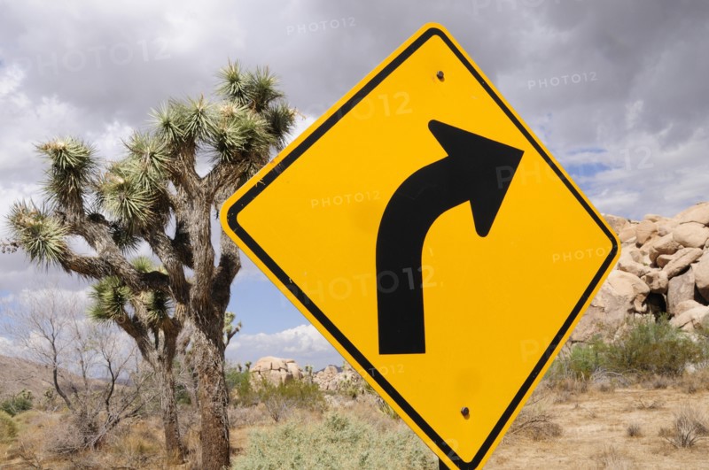 USA, California, Joshua Tree National Park, "Road sign, Joshua Tree National Park"