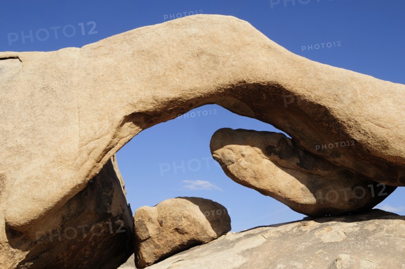 USA, California, Joshua Tree National Park, "Arch Rock, Joshua Tree National Park"