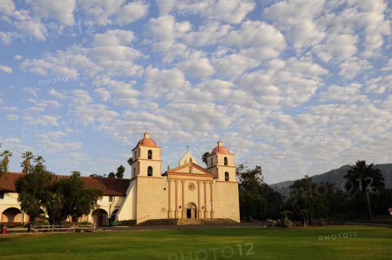 USA, California, Santa Barbara, Morning light on Mission Santa Barbara