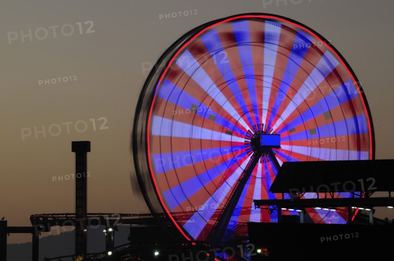 USA, California, Los Angeles, "Ferris wheel on the pier shilhoutted at night, Santa Monica"