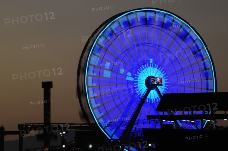 USA, California, Los Angeles, "Ferris wheel on the pier shilhoutted at night, Santa Monica"