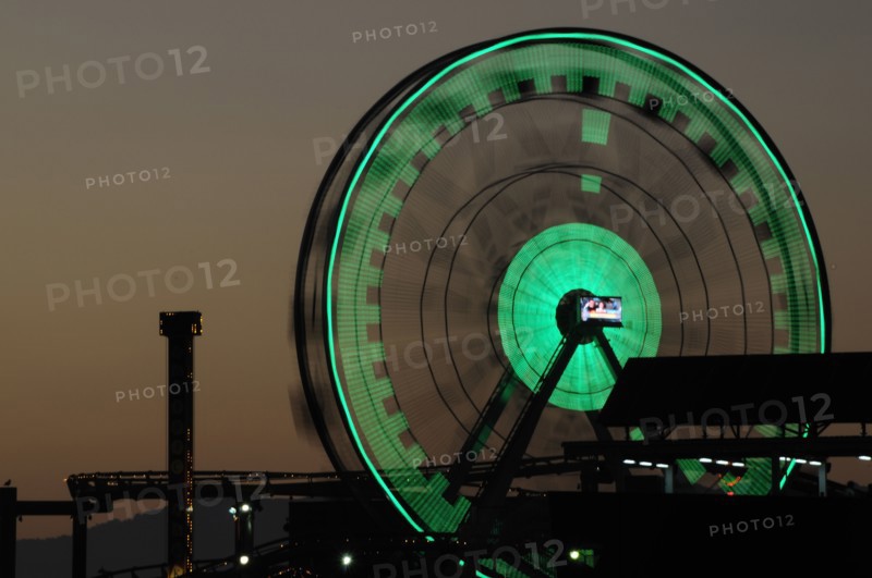USA, California, Los Angeles, "Ferris wheel on the pier shilhoutted at night, Santa Monica"