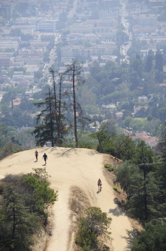 USA, California, Los Angeles, Walking trails & view onto the city from Griffith Park