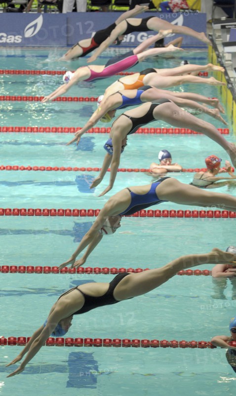 SPORT, Watersport, Swimming, "Womens Relay, Swimmers diving in at change over."