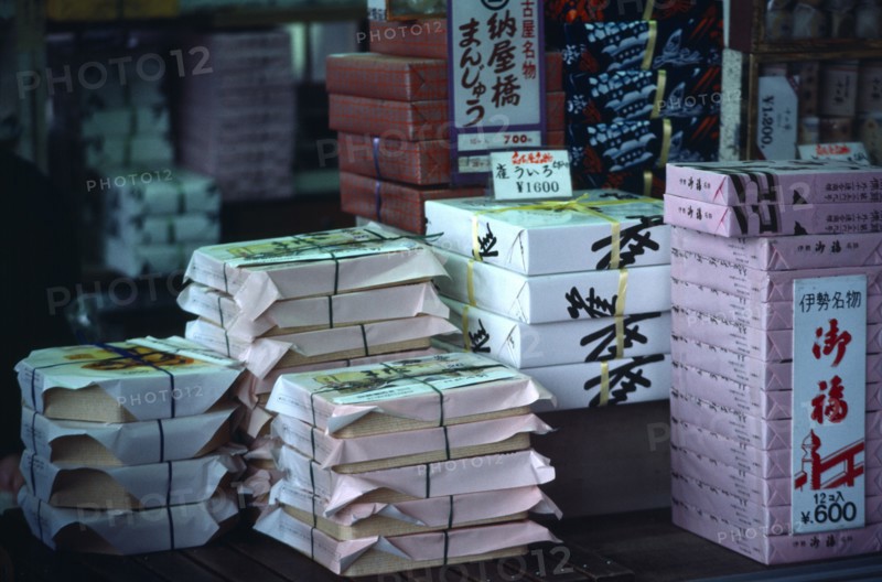 Japan, Honshu, Tokyo, Bento boxes of packed prepared meals on display at a food kiosk on Tokyo railway station platform.