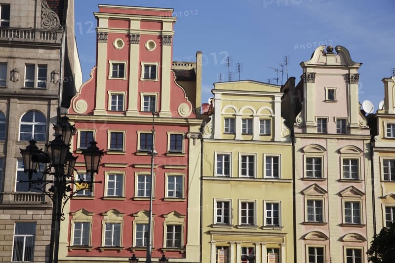 Poland, Wroclaw, Stare Miasto, Pastel coloured building facades in the Rynek main market square.