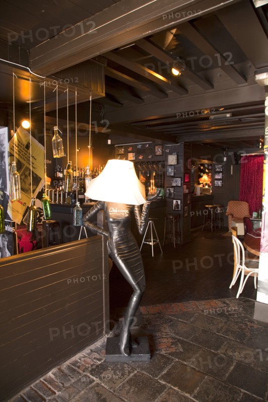 Ireland, North, Belfast, Dublin Road, Filthy Mc Nastys Liquor Saloon interior.
