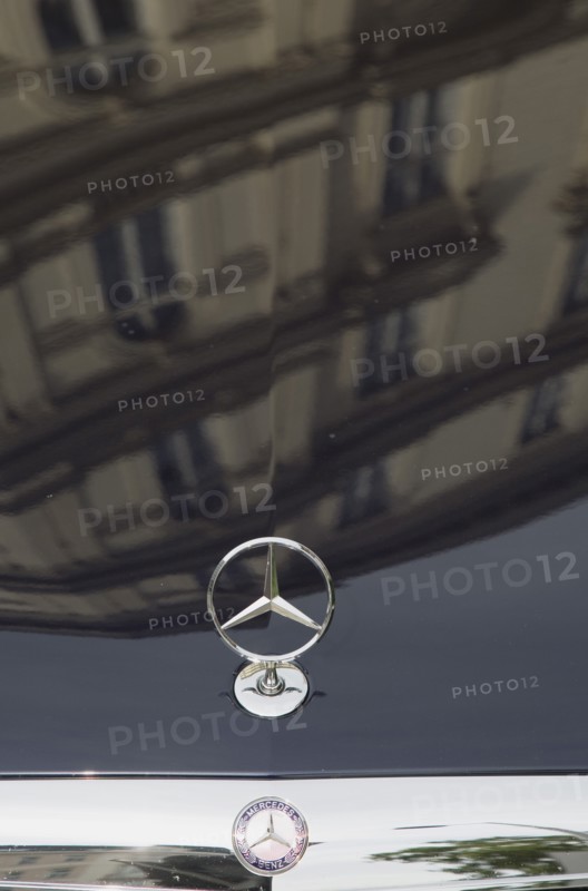 Vienna, Austria. Building facade reflected in bonnet of Mercedes car. Austria Austrian Republic Vienna Viennese Wien Europe European City Capital Car Auto Automobile Bonnet Hood paint Paintwork Bodywork Reflect Reflection Reflected Buildings Architecture Mercedes benz Three Pointed Star Logo Emblem Badge 3 Automotive Autom—vil Cars Color Destination Destinations Motorcar Osterreich Reflexion Viena Western Europe