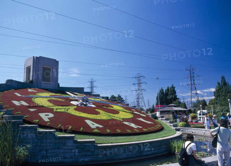 Niagara, Ontario, Canada. Floral Clock at Hydro Electric Power Station. HEP American Blue Canadian Destination Destinations Ecology Entorno Environmental Environnement Green Issues Holidaymakers North America Northern Tourism Tourist